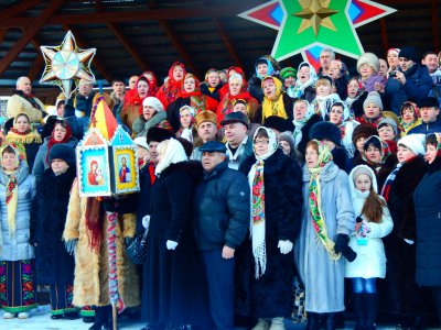 У Вижниці колядники помолилися за українських солдатів (ФОТО)