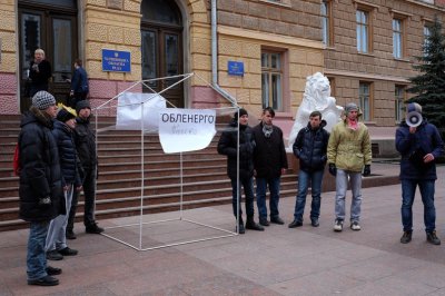 Студенти у Чернівцях презентували виставу проти політики уряду «Вкрадене світло» (ФОТО)