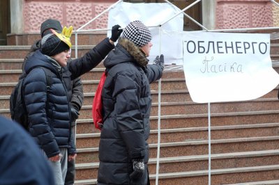 Студенти у Чернівцях презентували виставу проти політики уряду «Вкрадене світло» (ФОТО)