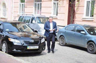 Маніліч з тріском піде з посади, а міг би - з гордо піднятою головою, - депутат