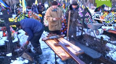 Через лампадку на кладовищі в Чернівцях згоріли дві могили
