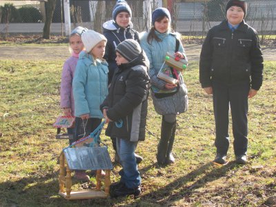 Школярі в Чернівцях власноруч виготовляють годівнички для птахів (ФОТО)