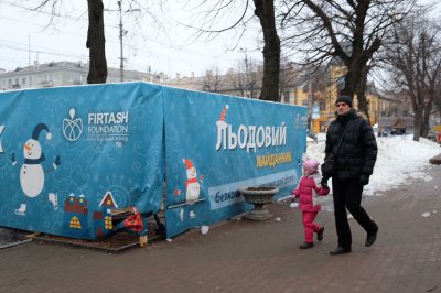 Ковзанку від Фірташа в Чернівцях уже розбирають (ФОТО)