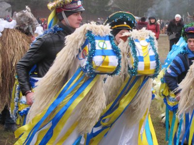 У Чернівцях у музеї просто неба танцювали коні та ведмеді (ФОТО)