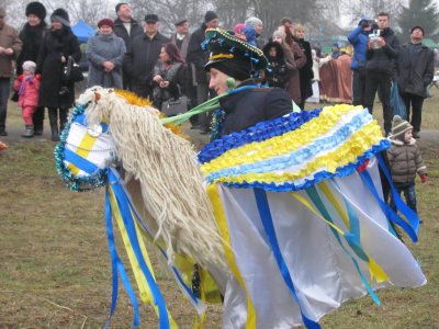 У Чернівцях у музеї просто неба танцювали коні та ведмеді (ФОТО)