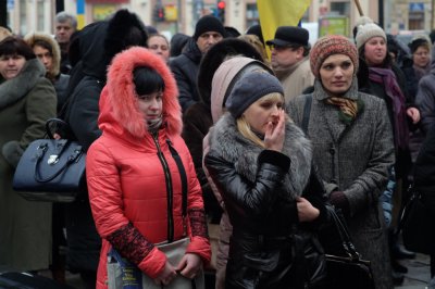 Чернівчани підтримали полонену Надію Савченко мітингом біля міськради (ФОТО)