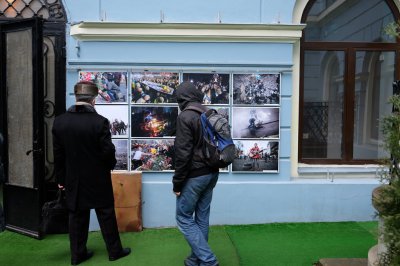 У Чернівцях відкрили фотовиставку, присвячену подіям на Майдані (ФОТО)