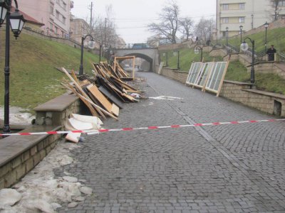 На площі Святої Марії знесли будиночки "мистецького узвозу" (ФОТО)