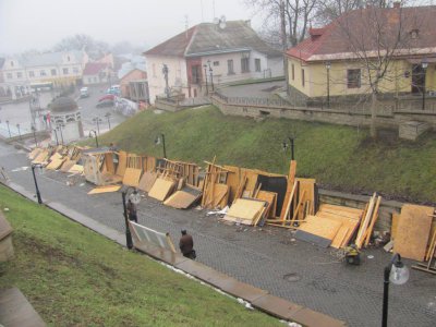 На площі Святої Марії знесли будиночки "мистецького узвозу" (ФОТО)