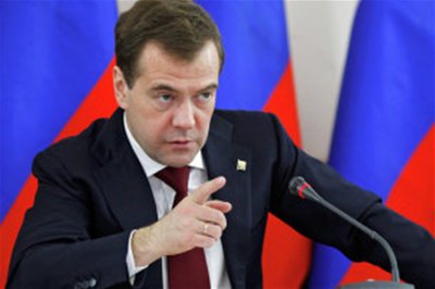Медведєв заявив, що РФ не буде обмежувати себе в реакції, у разі відключення системи SWIFT