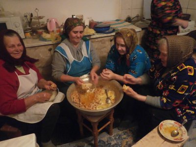 Буковинці приготували для солдатів понад сто відер домашньої їжі (ФОТО)