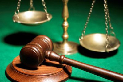 На Буковині засудили адвоката, який підбурював клієнтку до дачі хабара