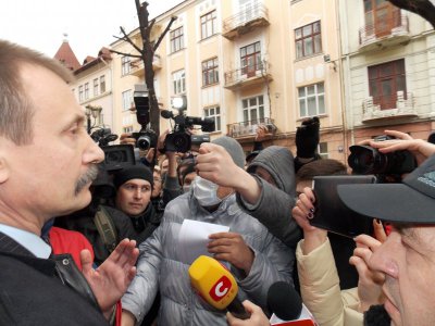 Активіст вимагає визнати Папієва персоною нон-грата на Буковині