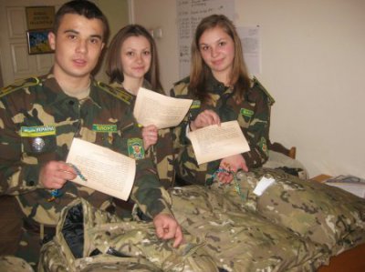 Школярі зібрали 35 тисяч гривень на одяг для солдатів