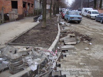 Жахи недоробленої вулиці Боярка у Чернівцях (ФОТО)