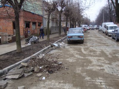 Жахи недоробленої вулиці Боярка у Чернівцях (ФОТО)