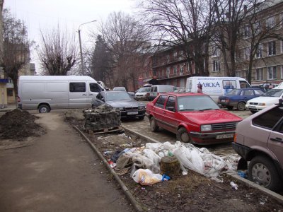 Жахи недоробленої вулиці Боярка у Чернівцях (ФОТО)