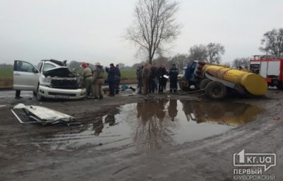 Авто Кузьми зіткнулося з вантажівкою, яка перевозила молоко (ФОТО)