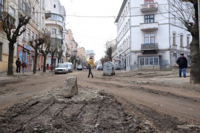 На вулиці Хмельницького у Чернівцях прибрали сміття (ФОТО)