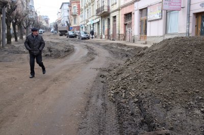 На вулиці Хмельницького у Чернівцях прибрали сміття (ФОТО)