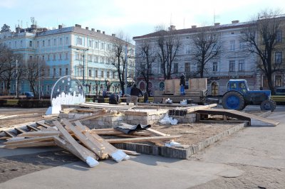 Палац Діда Мороза нарешті розібрали в Чернівцях (ФОТО)