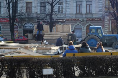 Палац Діда Мороза нарешті розібрали в Чернівцях (ФОТО)