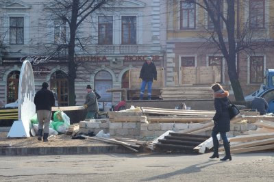 Палац Діда Мороза нарешті розібрали в Чернівцях (ФОТО)