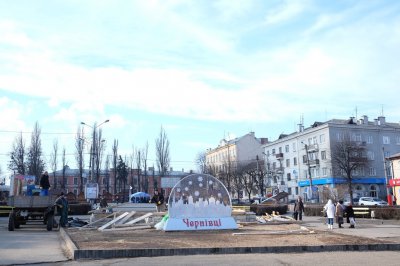 Палац Діда Мороза нарешті розібрали в Чернівцях (ФОТО)