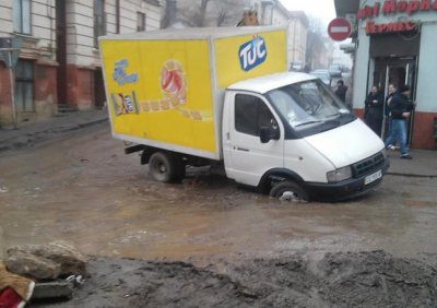 Підрядник подав у суд на міськраду, бо та розірвала угоду про ремонт вулиці Хмельницького