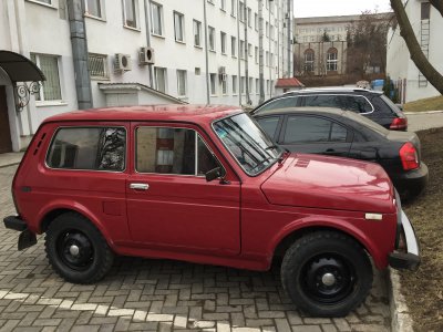 Чернівецькі податківці подарували українським бійцям автомобіль