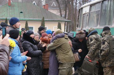 На Буковину з зони АТО повернулися 30 військовослужбовців (ФОТО)