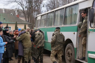 На Буковину з зони АТО повернулися 30 військовослужбовців (ФОТО)