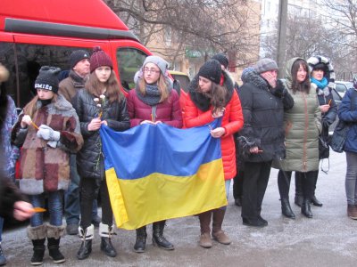 Мешканці Гравітону навколішки проводжали загиблого Героя (ФОТО)