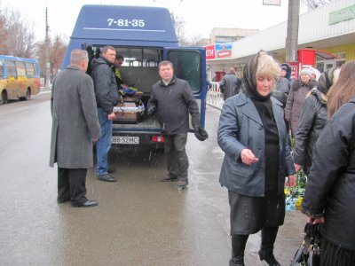 Мешканці Гравітону навколішки проводжали загиблого Героя (ФОТО)