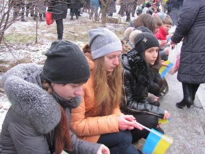 Мешканці Гравітону навколішки проводжали загиблого Героя (ФОТО)