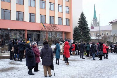 Мешканці Гравітону навколішки проводжали загиблого Героя (ФОТО)