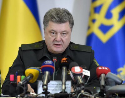 Порошенко заявив про відведення військ з Дебальцевого