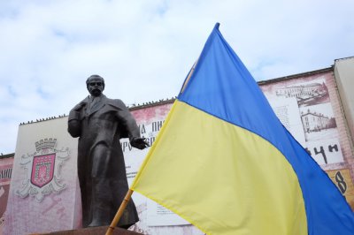 Півсотні буковинських студентів вшанували пам'ять загиблих на Майдані (ФОТО)