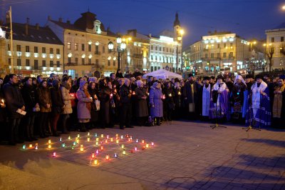 Мітинг-реквієм за Героями Небесної сотні відбувся в Чернівцях (ФОТО)