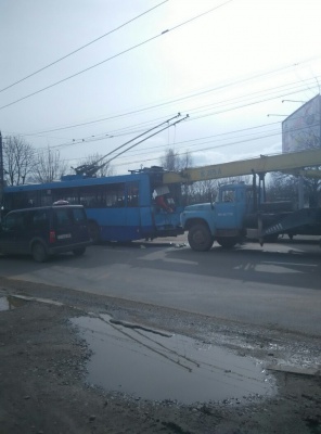 В мережі з’явилися перші фото з жахливої аварії у Чернівцях