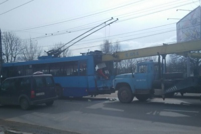 В мережі з’явилися перші фото з жахливої аварії у Чернівцях