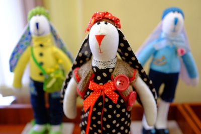 У художньому музеї Чернівців діти презентували скульптури ангелів-охоронців України (ФОТО)