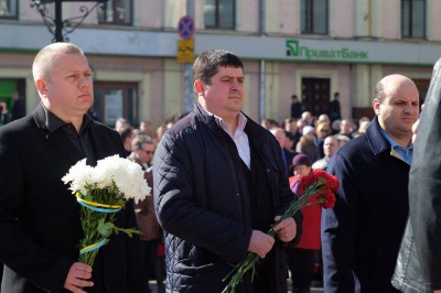 У Чернівцях квітами та співом вшанували Шевченка (ФОТО)