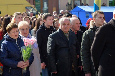 У Чернівцях квітами та співом вшанували Шевченка (ФОТО)