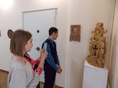 У Чернівцях презентували скульптуру Шевченкової Катерини, створену з дерева вишні (ФОТО)