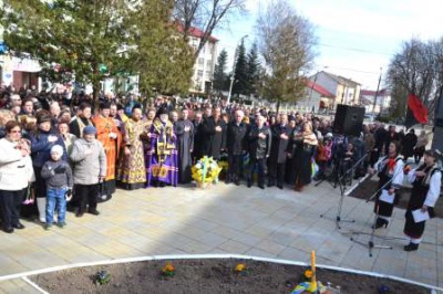 На Буковині відкрили пам’ятник Шевченкові з музою (ФОТО)