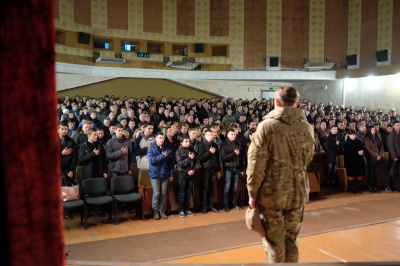 У Чернівцях після перегляду фільму про "кіборгів" глядачі влаштували овації та заспівали гімн (ФОТО)