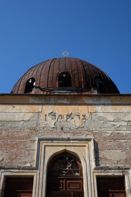 Кладовище на вулиці Зеленій у Чернівцях прибиратимуть учні (ФОТО)