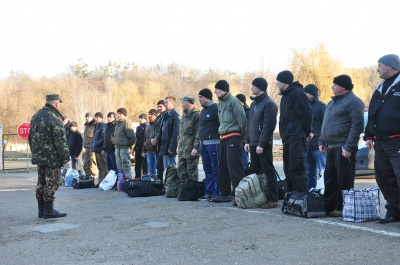 З Чернівців на військові навчання до Рівного відправили 25 буковинців (ФОТО)