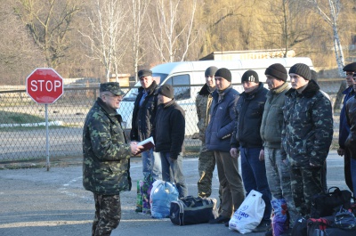 З Чернівців на військові навчання до Рівного відправили 25 буковинців (ФОТО)